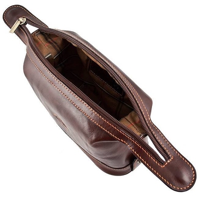 Leather toiletry case Tony Perotti from the Italico collection.